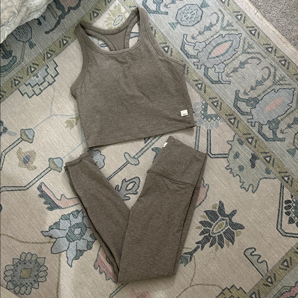 Vuori Halo Legging set